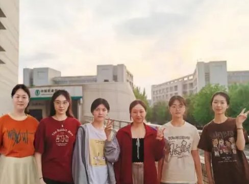 就拥有着这样的青春和朋友